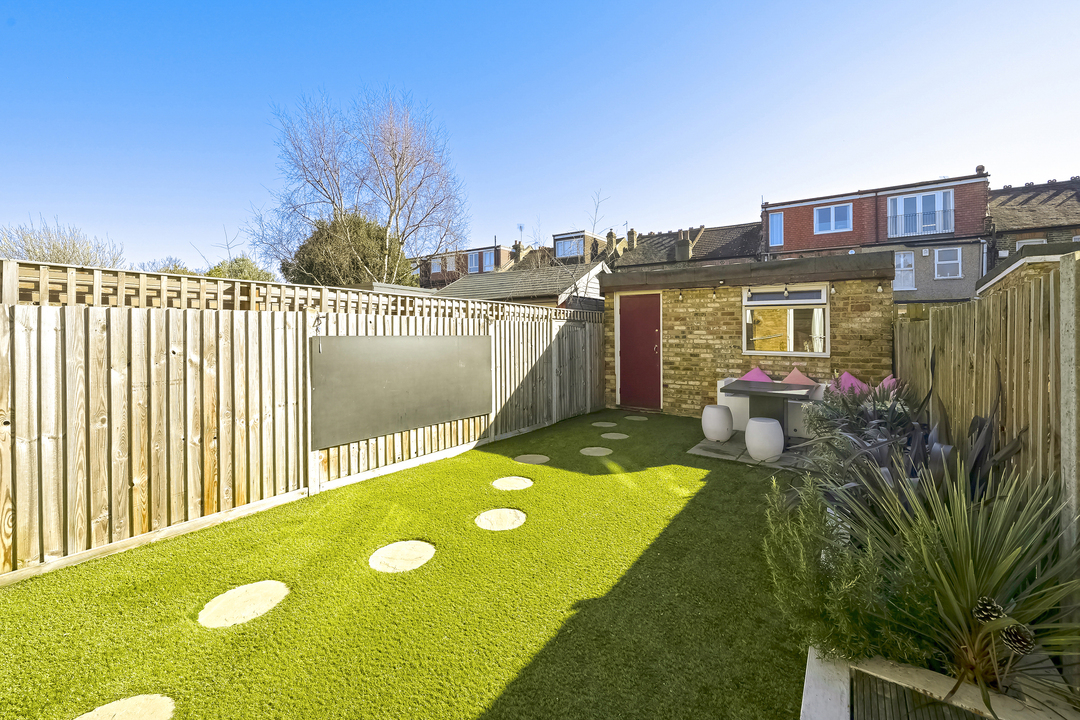 3 bed terraced house to rent in Cranmer Avenue, Ealing, Northfields, London, W13  - Property Image 6