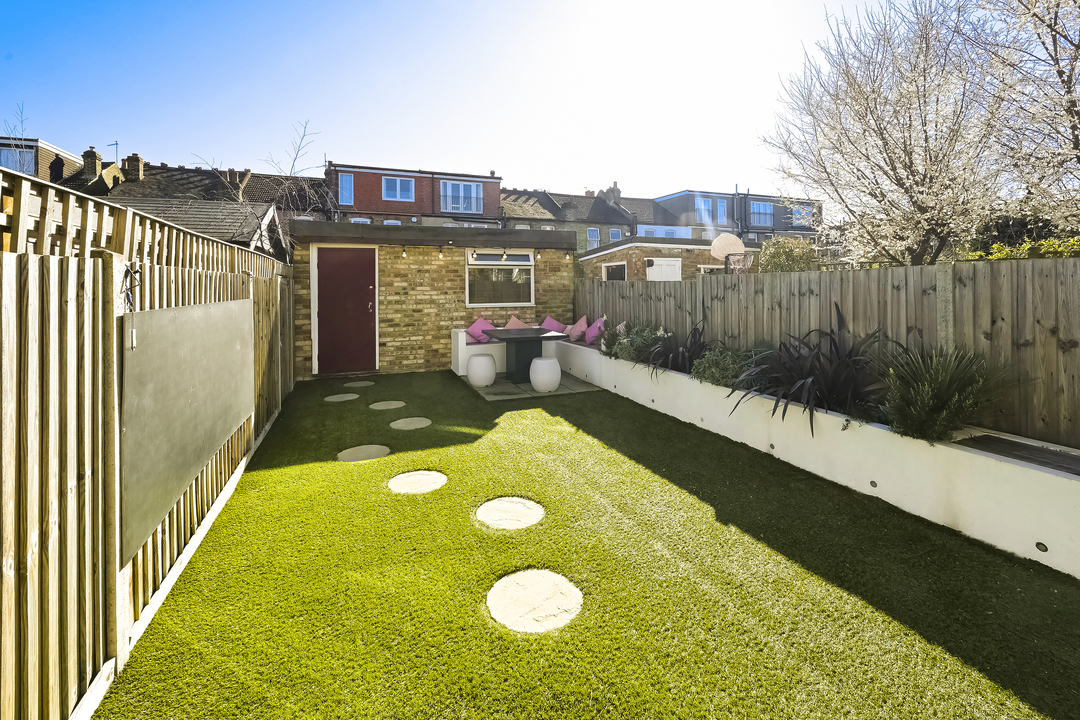 3 bed terraced house to rent in Cranmer Avenue, Ealing, Northfields, London, W13  - Property Image 18