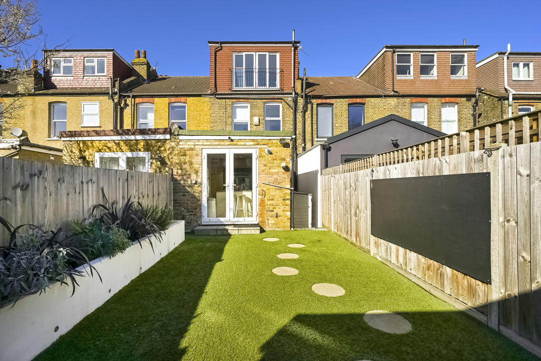 3 bed terraced house to rent in Cranmer Avenue, Ealing, Northfields, London, W13  - Property Image 4