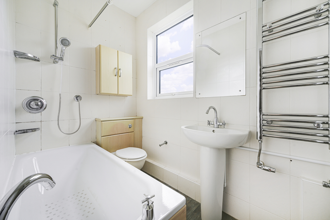 2 bed apartment for sale in Shirley Gardens, Hanwell, Ealing, London, W7  - Property Image 9