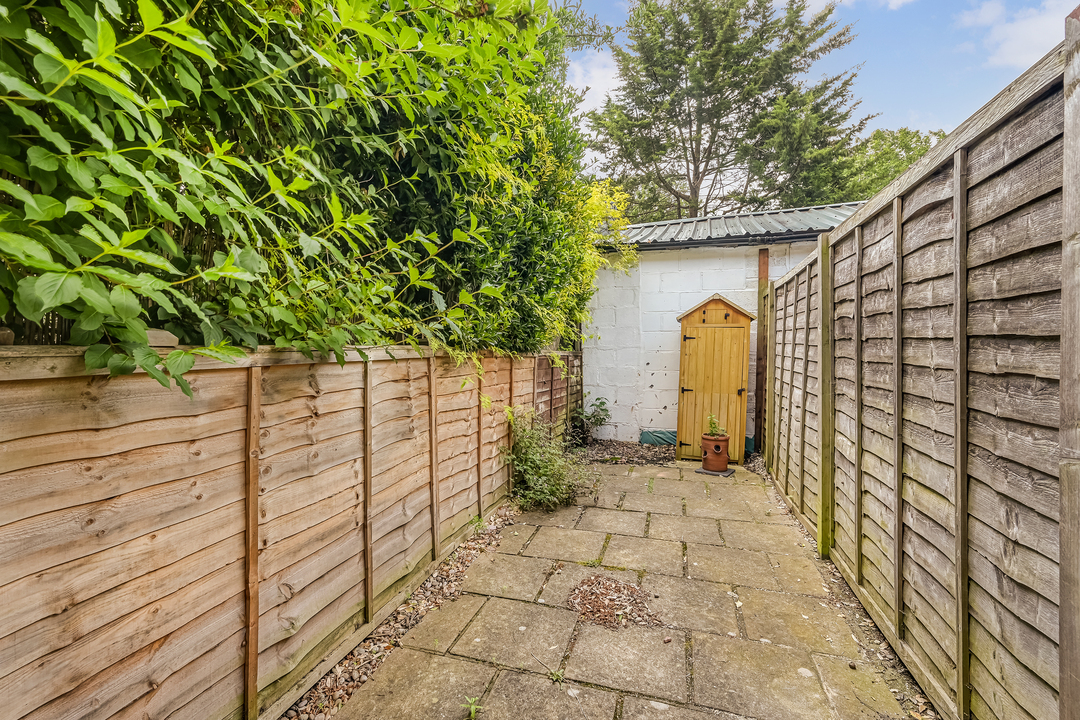 2 bed apartment for sale in Shirley Gardens, Hanwell, Ealing, London, W7  - Property Image 16