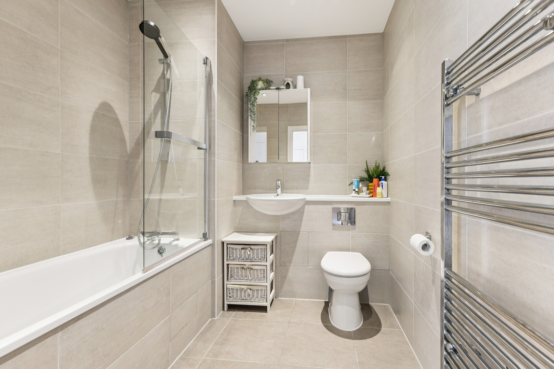 1 bed apartment for sale in Valley House, Manor Road, Ealing, London, W13  - Property Image 5