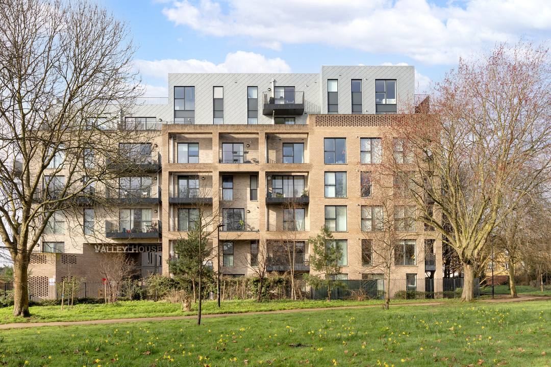 1 bed apartment for sale in Valley House, Manor Road, Ealing, London, W13 - Property Image 1