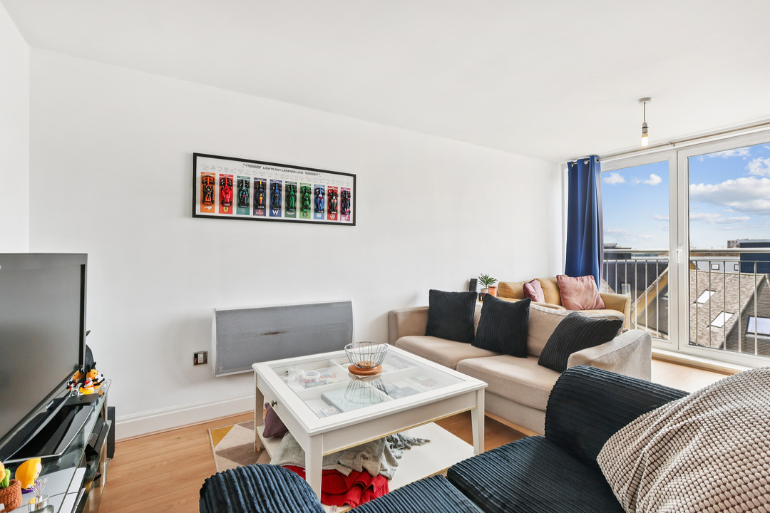 2 bed apartment for sale in Holland Gardens, Brentford, London, TW8  - Property Image 12