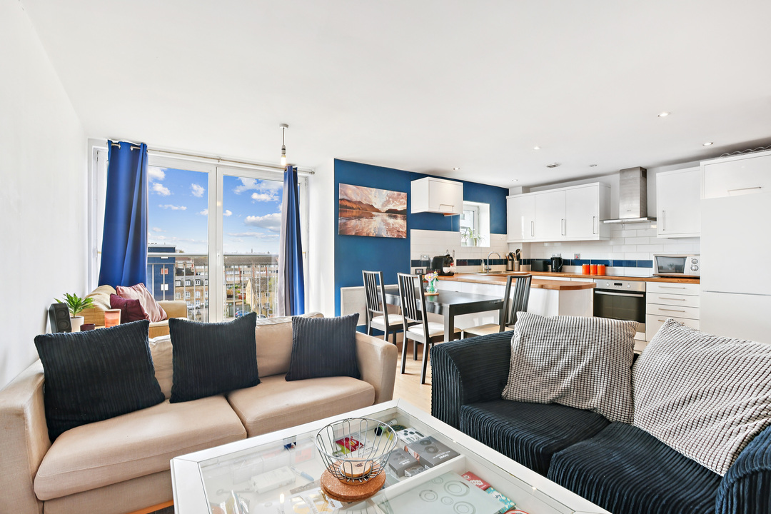 2 bed apartment for sale in Holland Gardens, Brentford, London, TW8  - Property Image 14