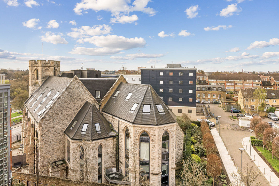 2 bed apartment for sale in Holland Gardens, Brentford, London, TW8  - Property Image 6