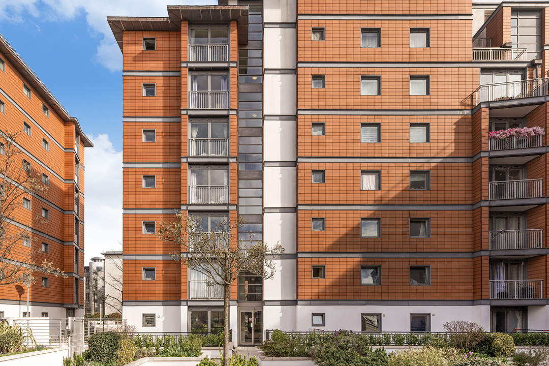 2 bed apartment for sale in Holland Gardens, Brentford, London, TW8  - Property Image 15
