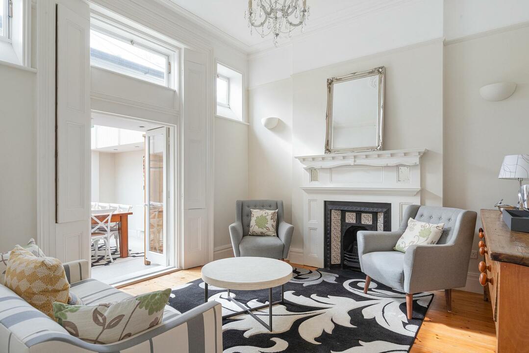 6 bed detached house to rent in Eaton Rise, Ealing, London, W5  - Property Image 10