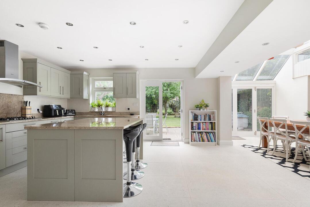 6 bed detached house to rent in Eaton Rise, Ealing, London, W5  - Property Image 2