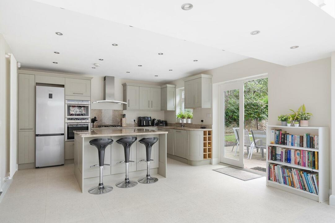 6 bed detached house to rent in Eaton Rise, Ealing, London, W5  - Property Image 4