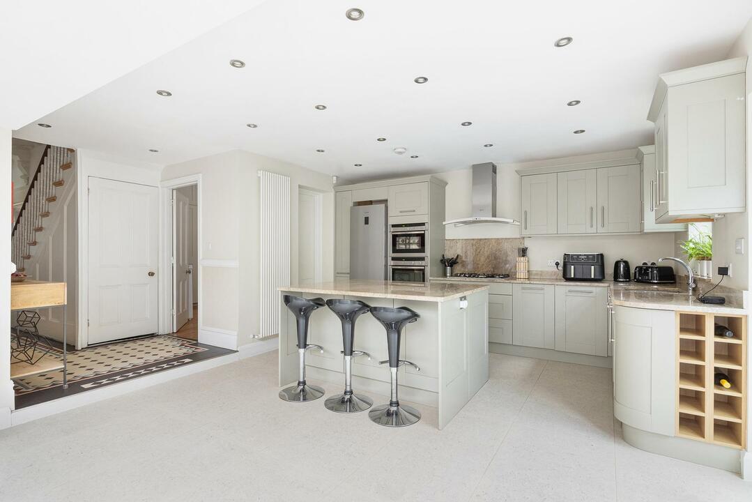 6 bed detached house to rent in Eaton Rise, Ealing, London, W5  - Property Image 13