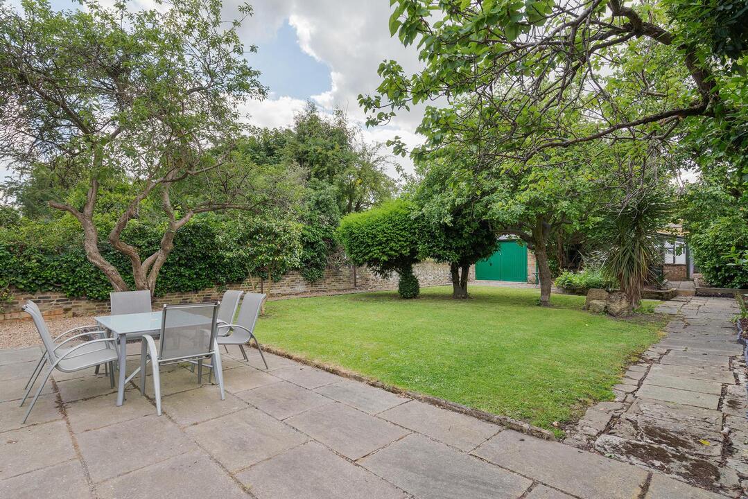 6 bed detached house to rent in Eaton Rise, Ealing, London, W5  - Property Image 8