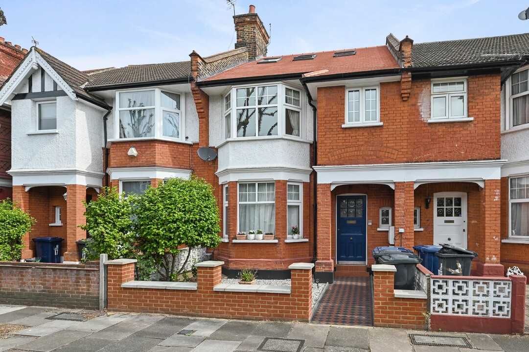 3 bed apartment for sale in Waldegrave Road, Ealing, London, W5