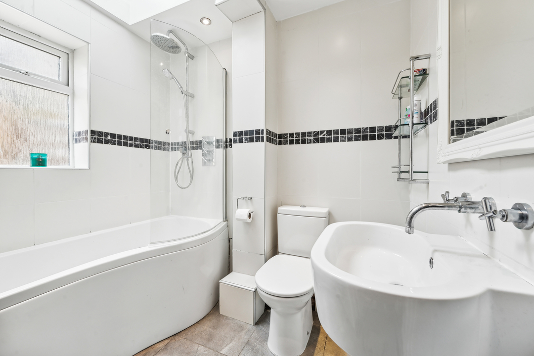 5 bed semi-detached house to rent in Lynton Avenue, Ealing, London, W13  - Property Image 9