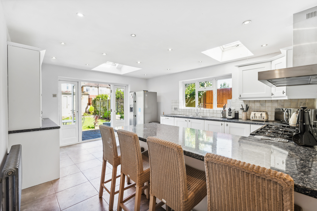 5 bed semi-detached house to rent in Lynton Avenue, Ealing, London, W13  - Property Image 3