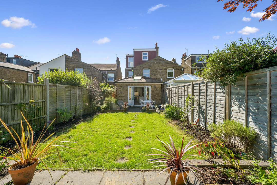 5 bed semi-detached house to rent in Lynton Avenue, Ealing, London, W13  - Property Image 19