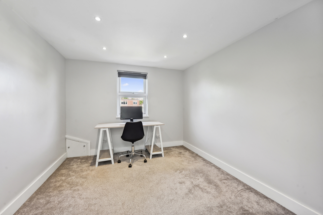 5 bed semi-detached house to rent in Lynton Avenue, Ealing, London, W13  - Property Image 17