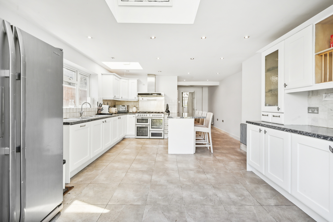 5 bed semi-detached house to rent in Lynton Avenue, Ealing, London, W13  - Property Image 8