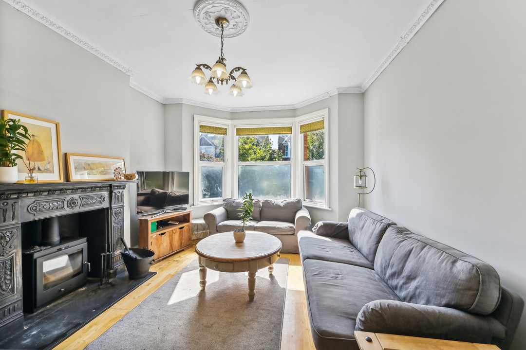 5 bed semi-detached house to rent in Lynton Avenue, Ealing, London, W13  - Property Image 4