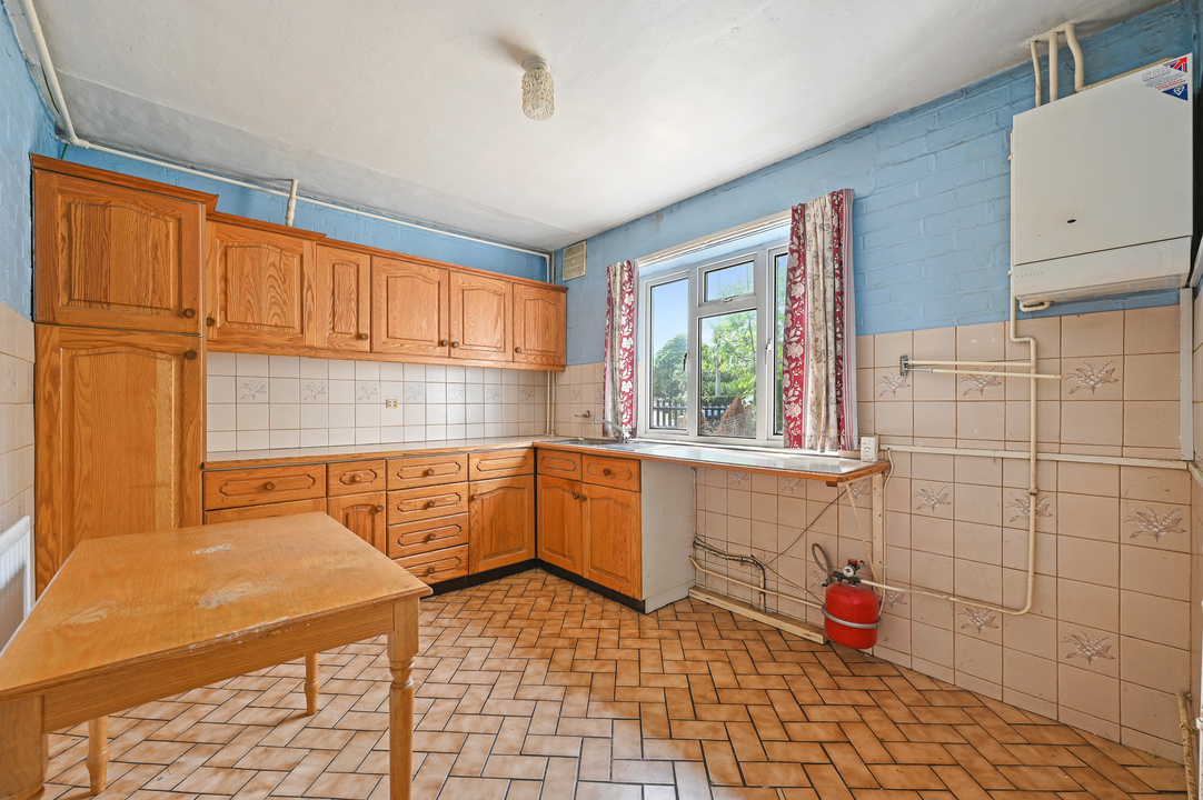 3 bed end of terrace house for sale in Carville Crescent, Brentford, London, TW8  - Property Image 4