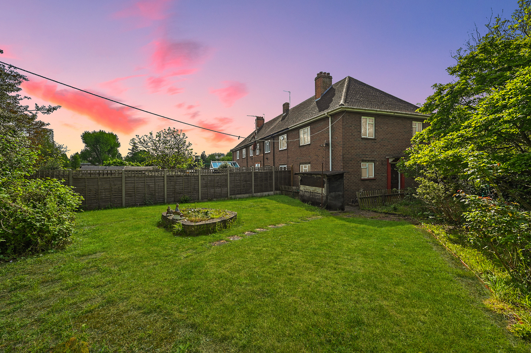 3 bed end of terrace house for sale in Carville Crescent, Brentford, London, TW8  - Property Image 2