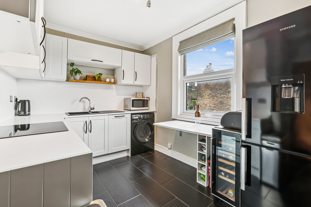 2 bed apartment for sale in Balfour Avenue, Hanwell, London, W7 - Property Image 1