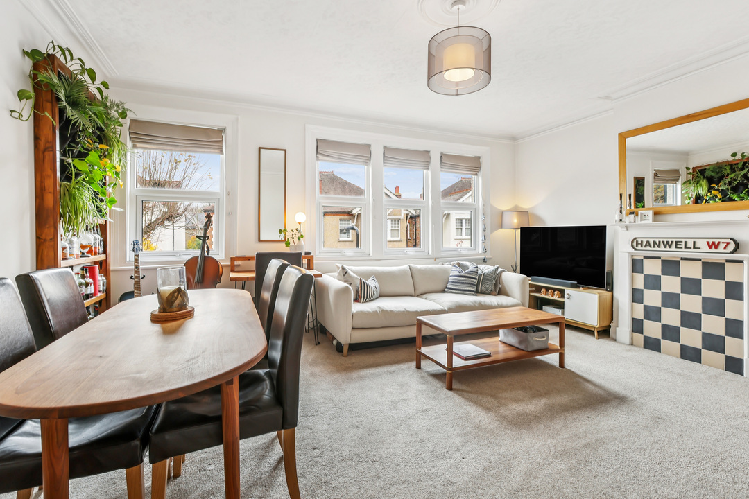 2 bed apartment for sale in Balfour Avenue, Hanwell, London, W7