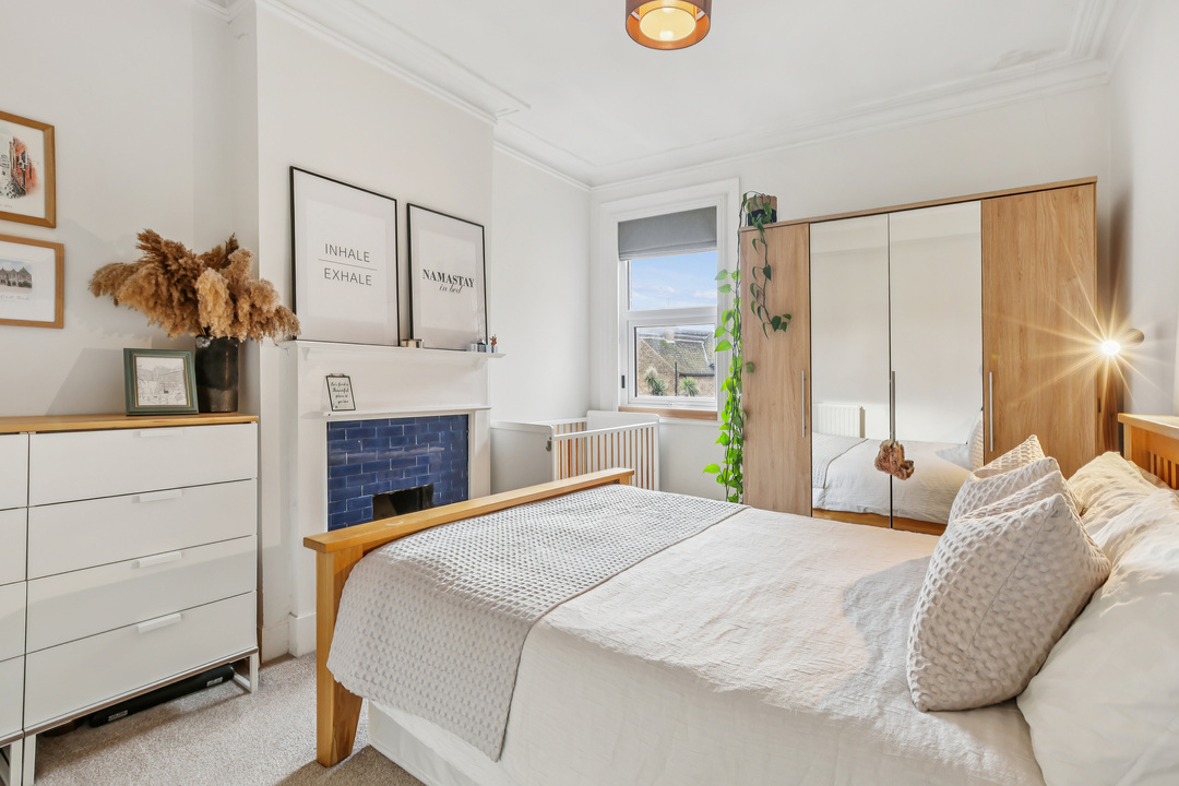 2 bed apartment for sale in Balfour Avenue, Hanwell, London, W7  - Property Image 8