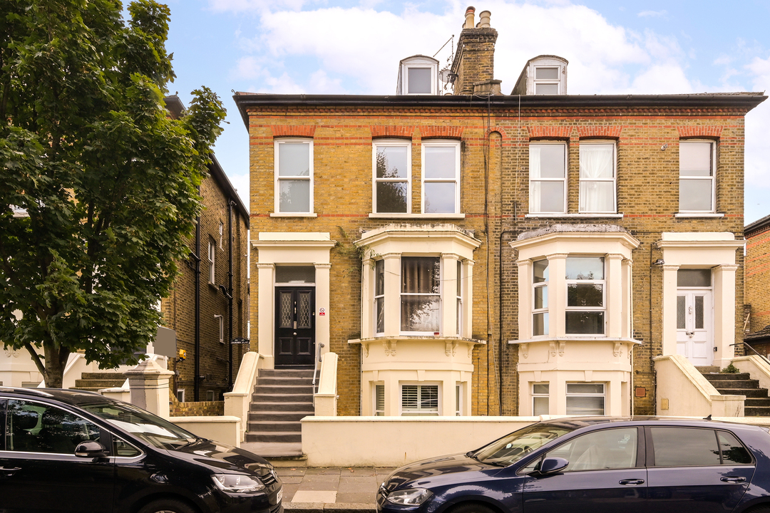 2 bed apartment to rent in Mattock Lane, Ealing, London, W13  - Property Image 2