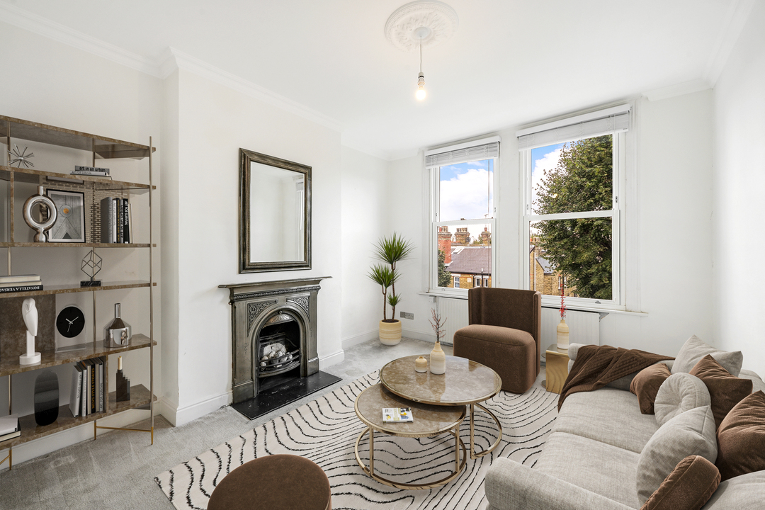 2 bed apartment to rent in Mattock Lane, Ealing, London, W13