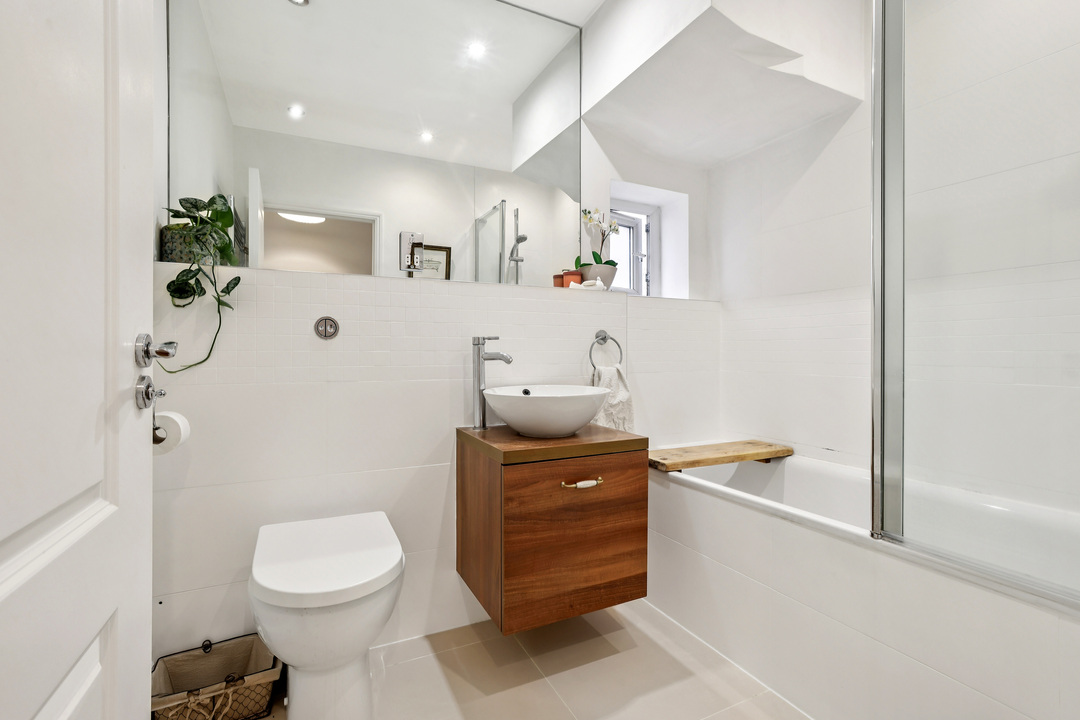 2 bed apartment for sale in Woodlands Grove, Isleworth, Greater London  - Property Image 18