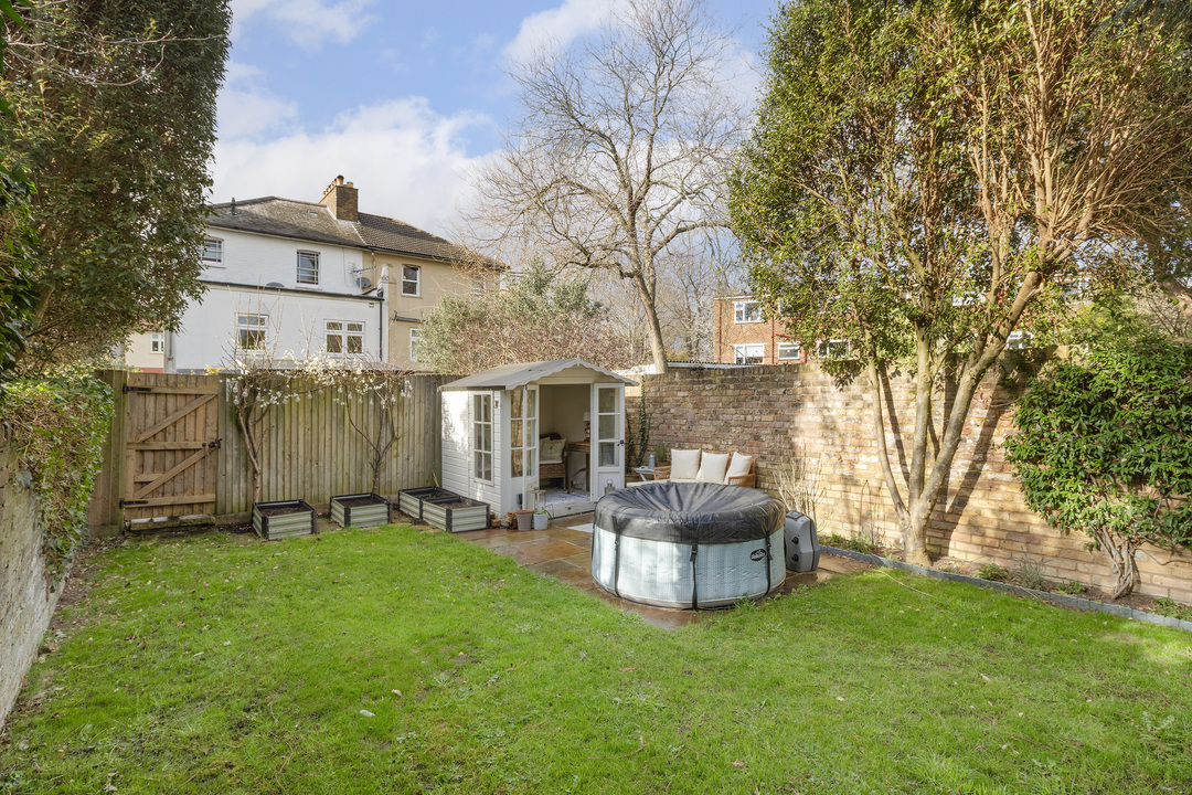 2 bed apartment for sale in Woodlands Grove, Isleworth, Greater London  - Property Image 21