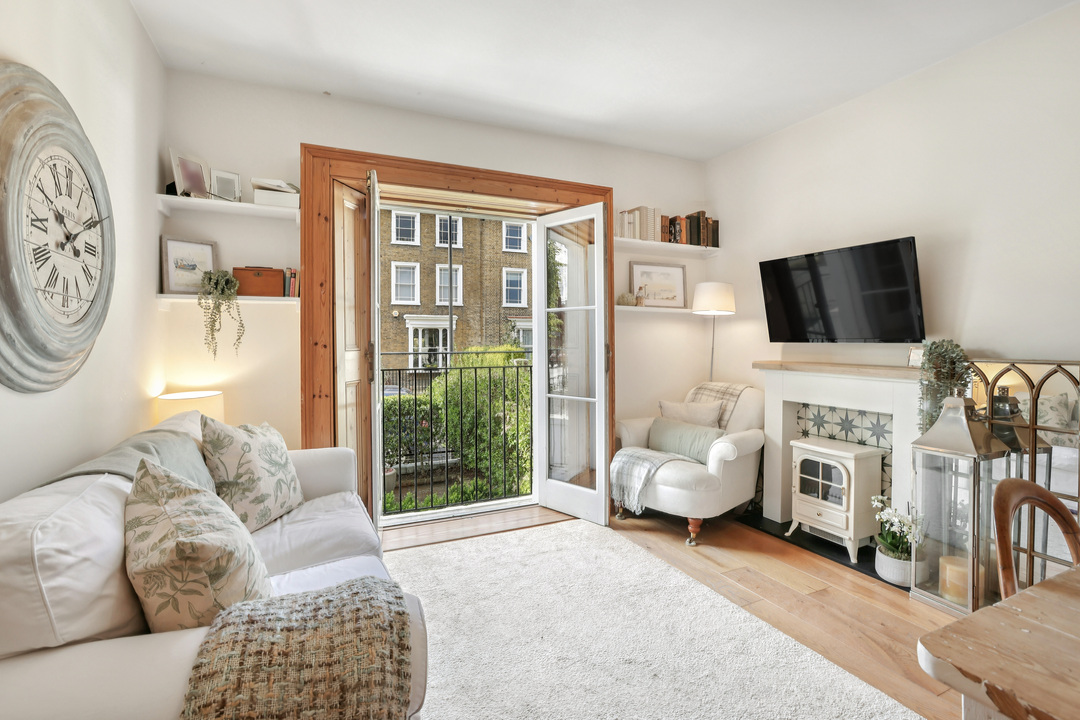 2 bed apartment for sale in Woodlands Grove, Isleworth, Greater London  - Property Image 2