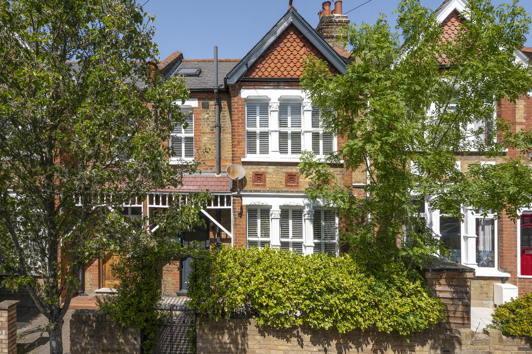 4 bed terraced house for sale in Cowper Road, Hanwell, London, W7 - Property Image 1
