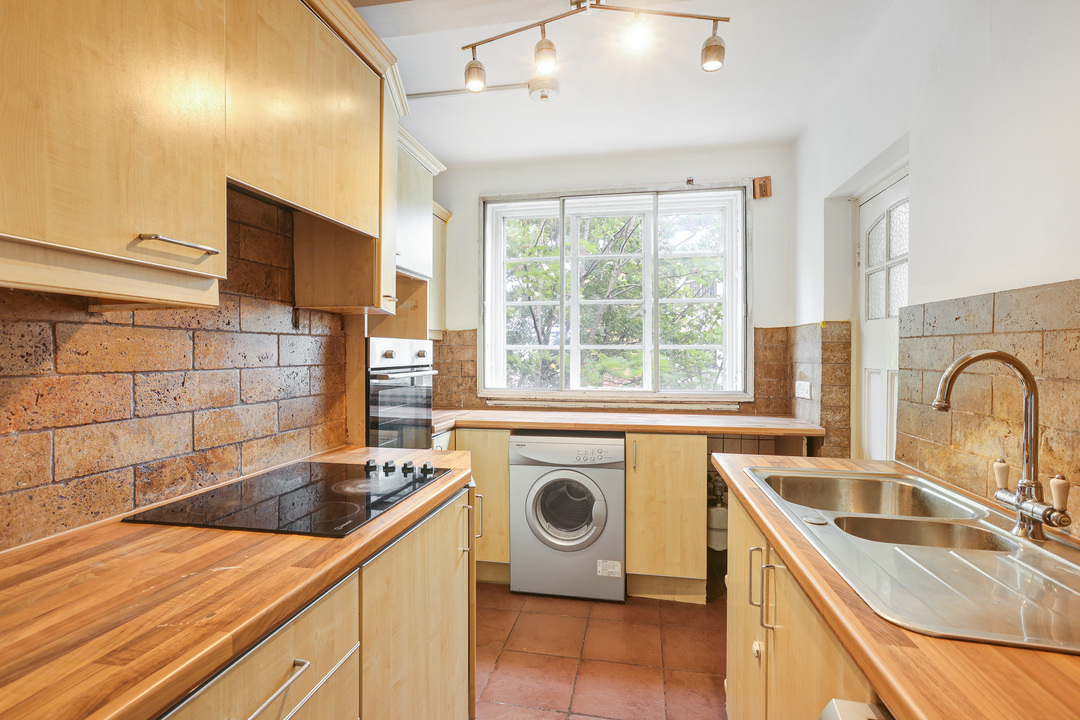 2 bed apartment to rent in Hill Court, Ealing, London, W5  - Property Image 3