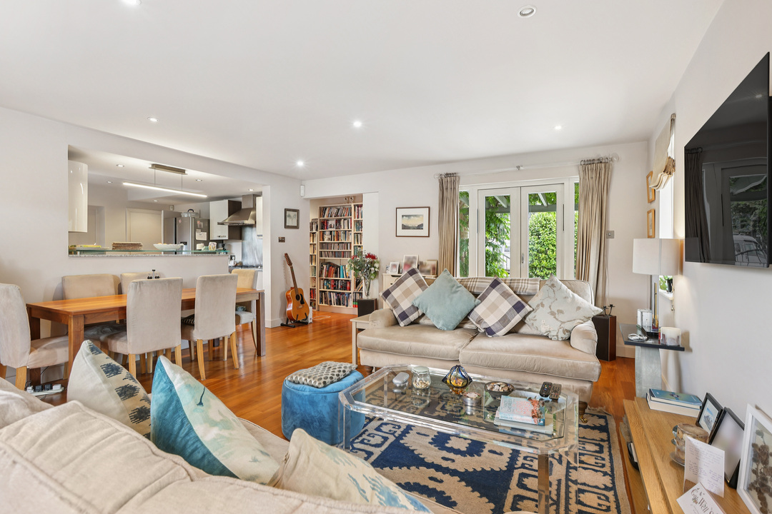 4 bed detached house for sale in Picton Court, Highview Road, London, W13  - Property Image 4