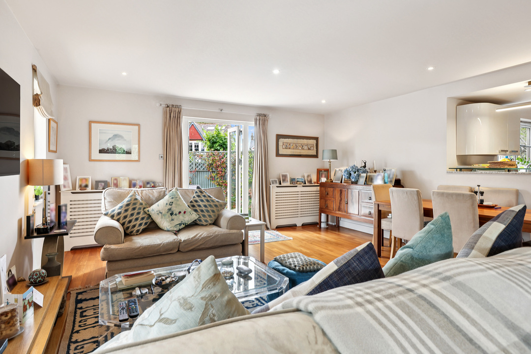 4 bed detached house for sale in Picton Court, Highview Road, London, W13  - Property Image 6
