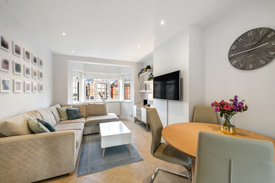 3 bed apartment for sale in Castlebar Park, Ealing, London, W5  - Property Image 7