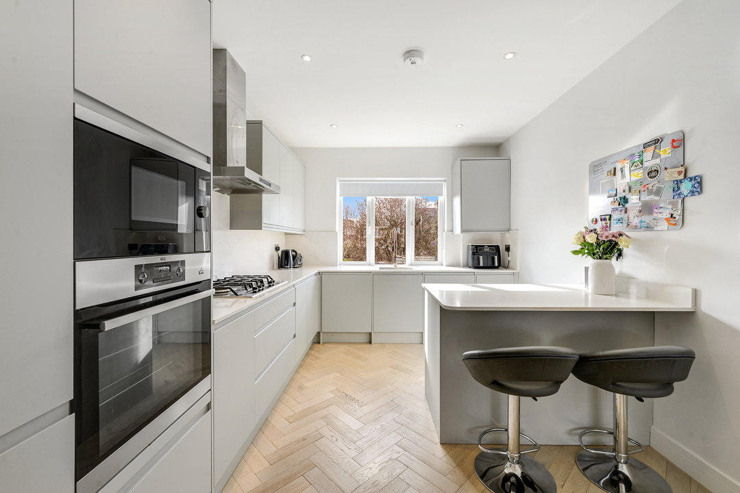 3 bed apartment for sale in Castlebar Park, Ealing, London, W5  - Property Image 8