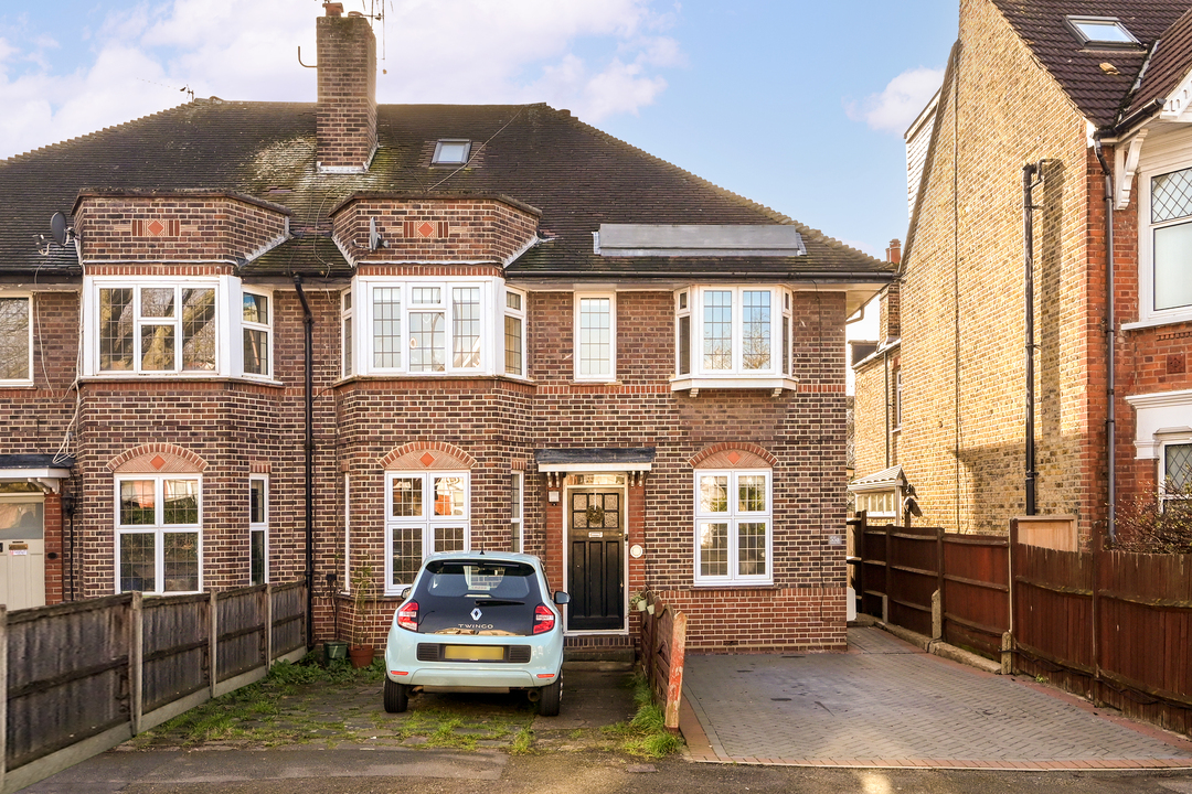 3 bed apartment for sale in Castlebar Park, Ealing, London, W5  - Property Image 4