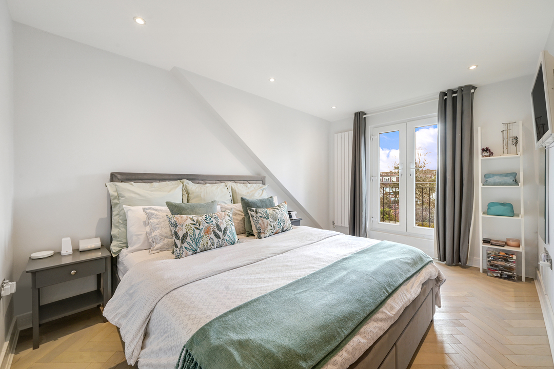 3 bed apartment for sale in Castlebar Park, Ealing, London, W5  - Property Image 9