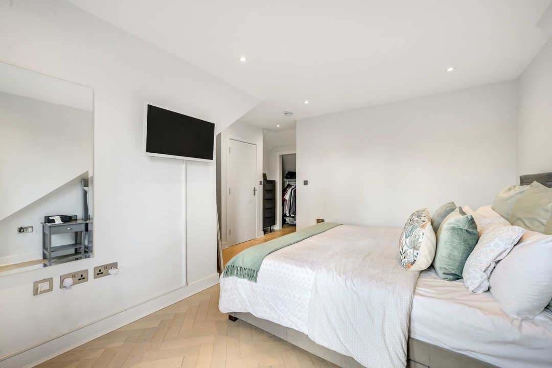 3 bed apartment for sale in Castlebar Park, Ealing, London, W5  - Property Image 13
