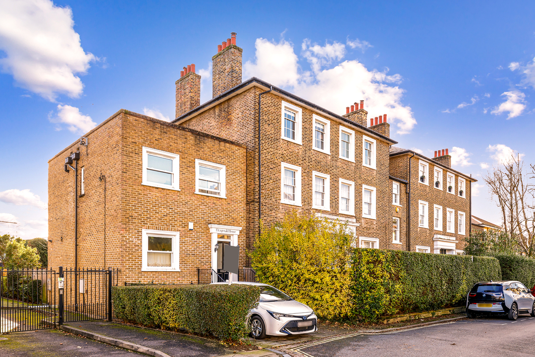 2 bed terraced house for sale in The Park, Ealing, London, W5  - Property Image 2