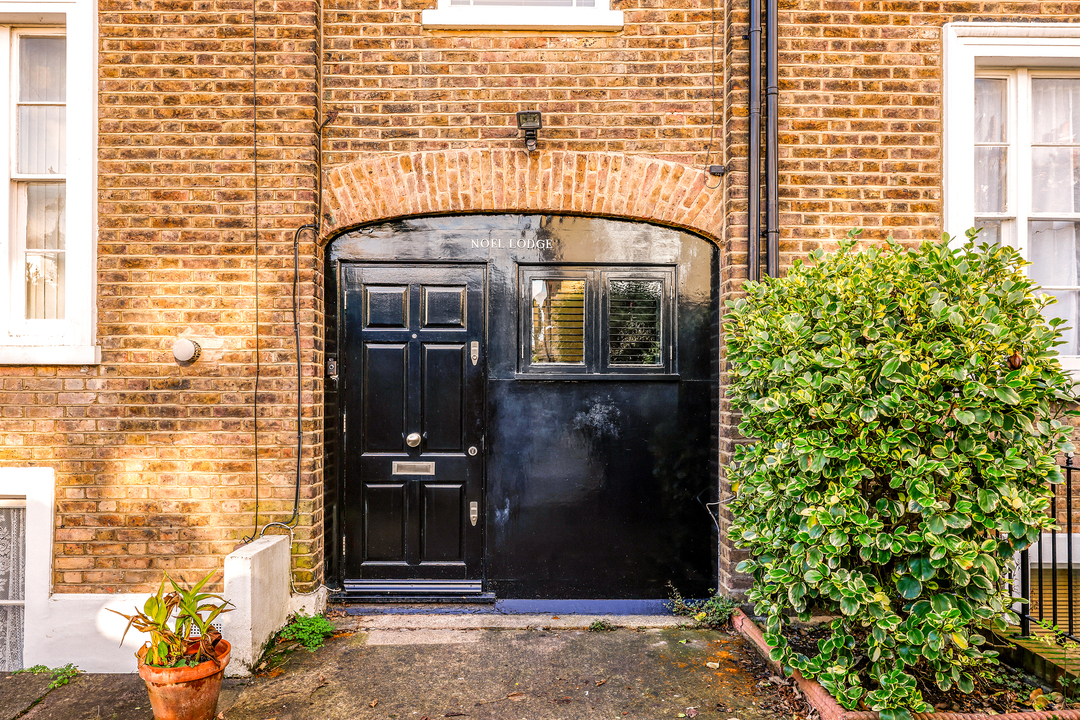 2 bed terraced house for sale in The Park, Ealing, London, W5  - Property Image 9