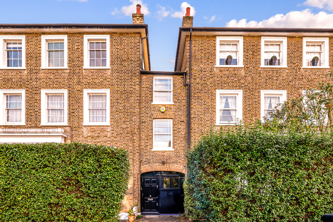 2 bed terraced house for sale in The Park, Ealing, London, W5  - Property Image 10