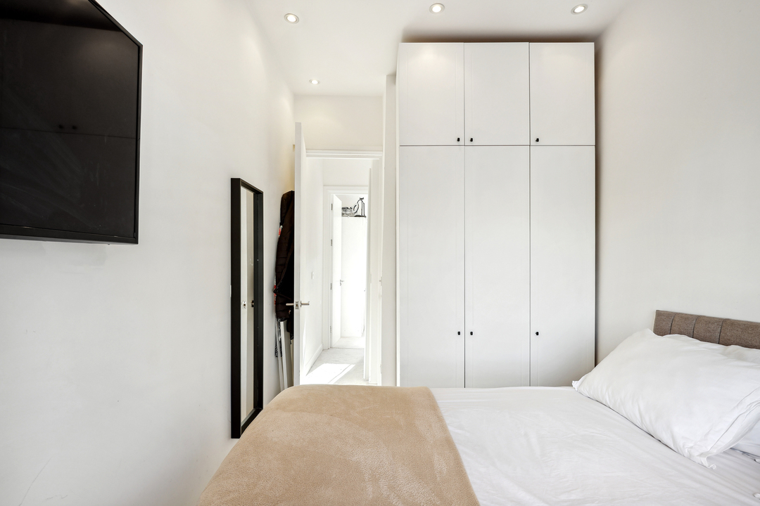 2 bed terraced house for sale in The Park, Ealing, London, W5  - Property Image 15