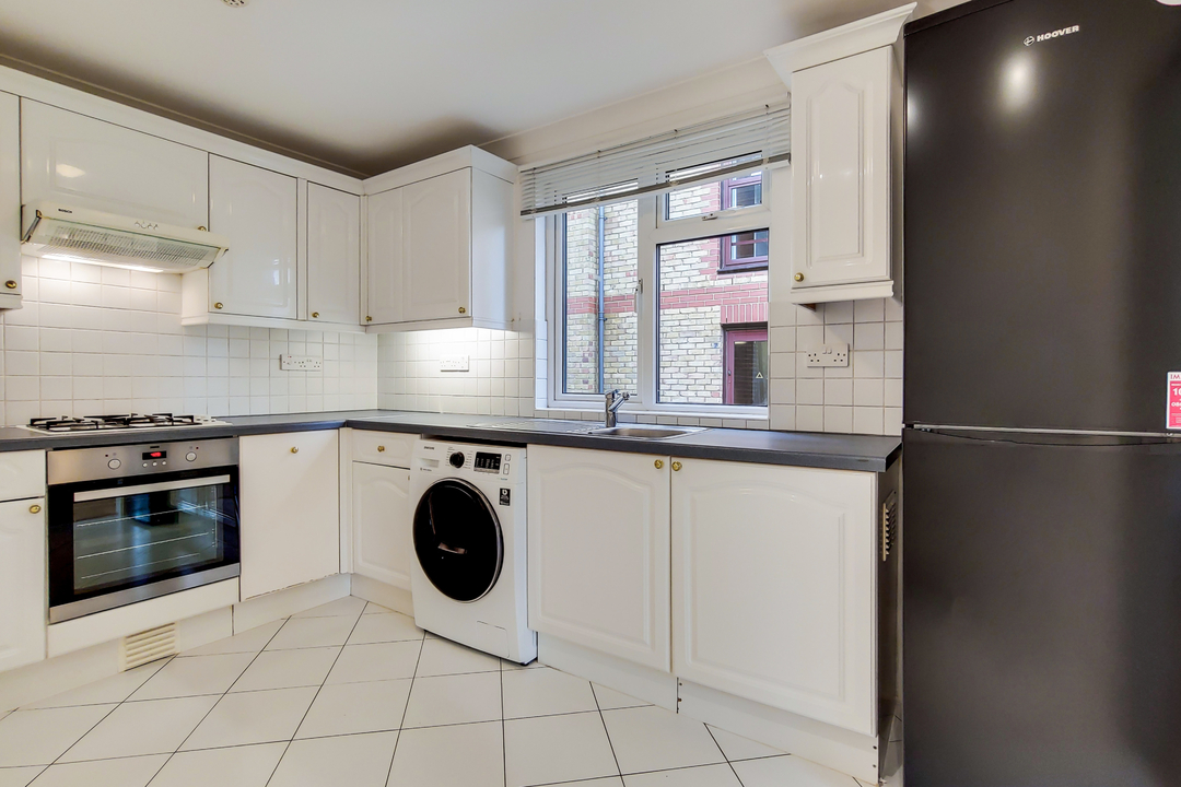 2 bed apartment to rent in Woodville Road, Ealing, London, W5  - Property Image 2