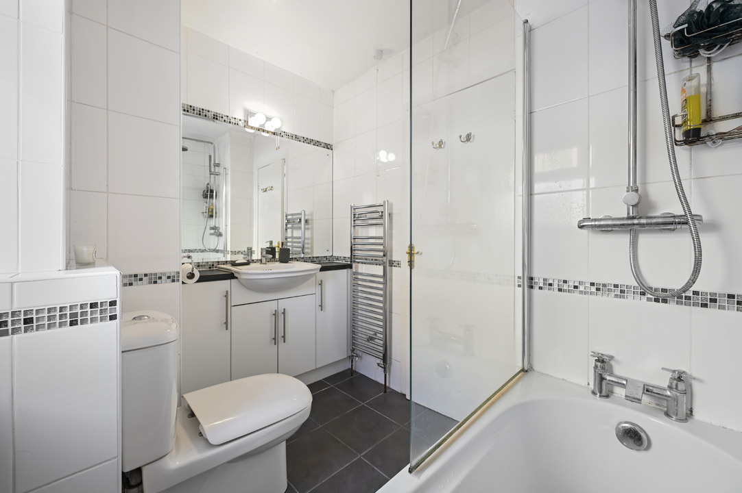 2 bed apartment for sale in Webster Gardens, Ealing, London, W5  - Property Image 6