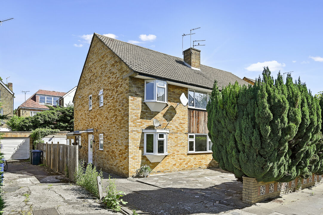 2 bed apartment for sale in Webster Gardens, Ealing, London, W5  - Property Image 3