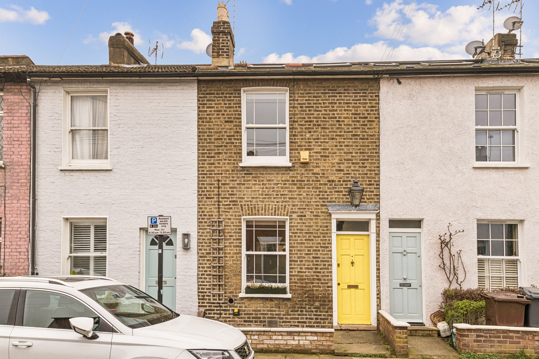 4 bed terraced house for sale in Orchard Road, Brentford, London, TW8 - Property Image 1